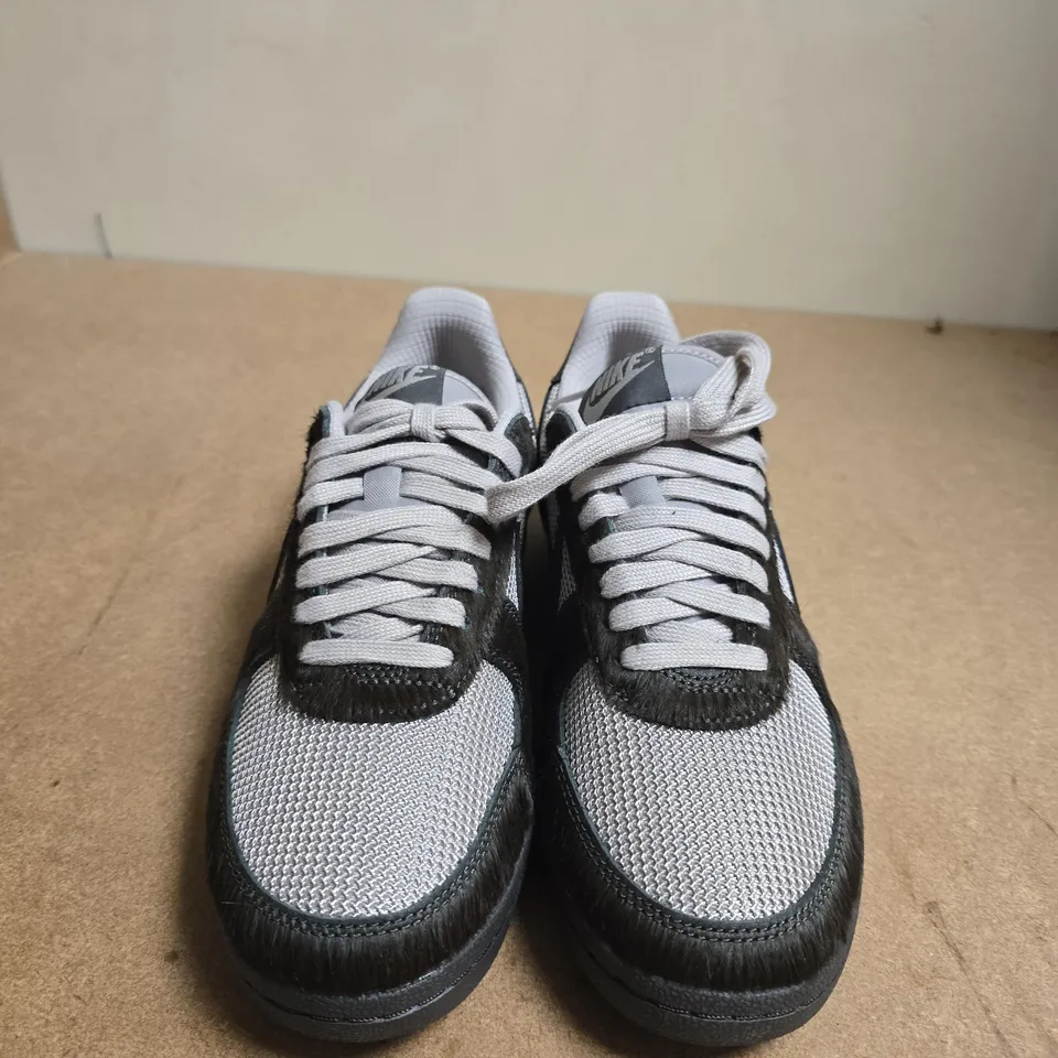 NIKE TRAINERS – UK SIZE 5.5