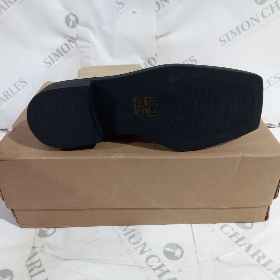 RAID ANNELIEN SQUARE TOE SOCKS BOOTS IN OAT MILK BIEGE SIZE 4