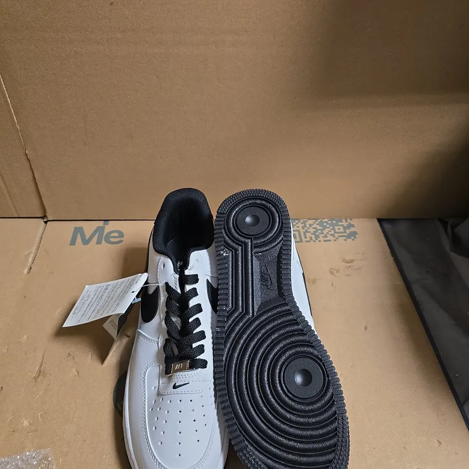 NIKE AIR LOW TRAINERS – WHITE/BLACK - UK SIZE 7.5 