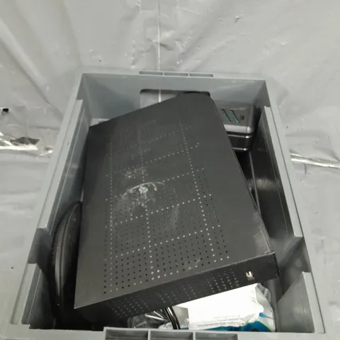 APPROXIMATELY 8 ASSORTED ELECTRICAL PRODUCTS TO INCLUDE HDMI CABLES , TV BOXES , ETC 