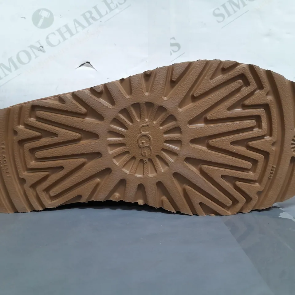 BOXED PAIR OF UGG CLASSIC MINI II SHOES IN CHESTNUT UK SIZE 5