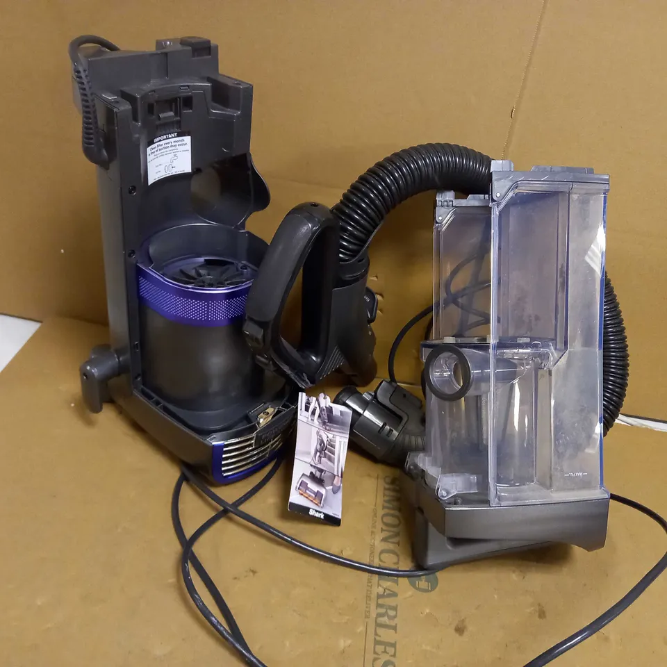 SHARK CORDLESS VACUUM WITH ANTI HAIR WRAP 