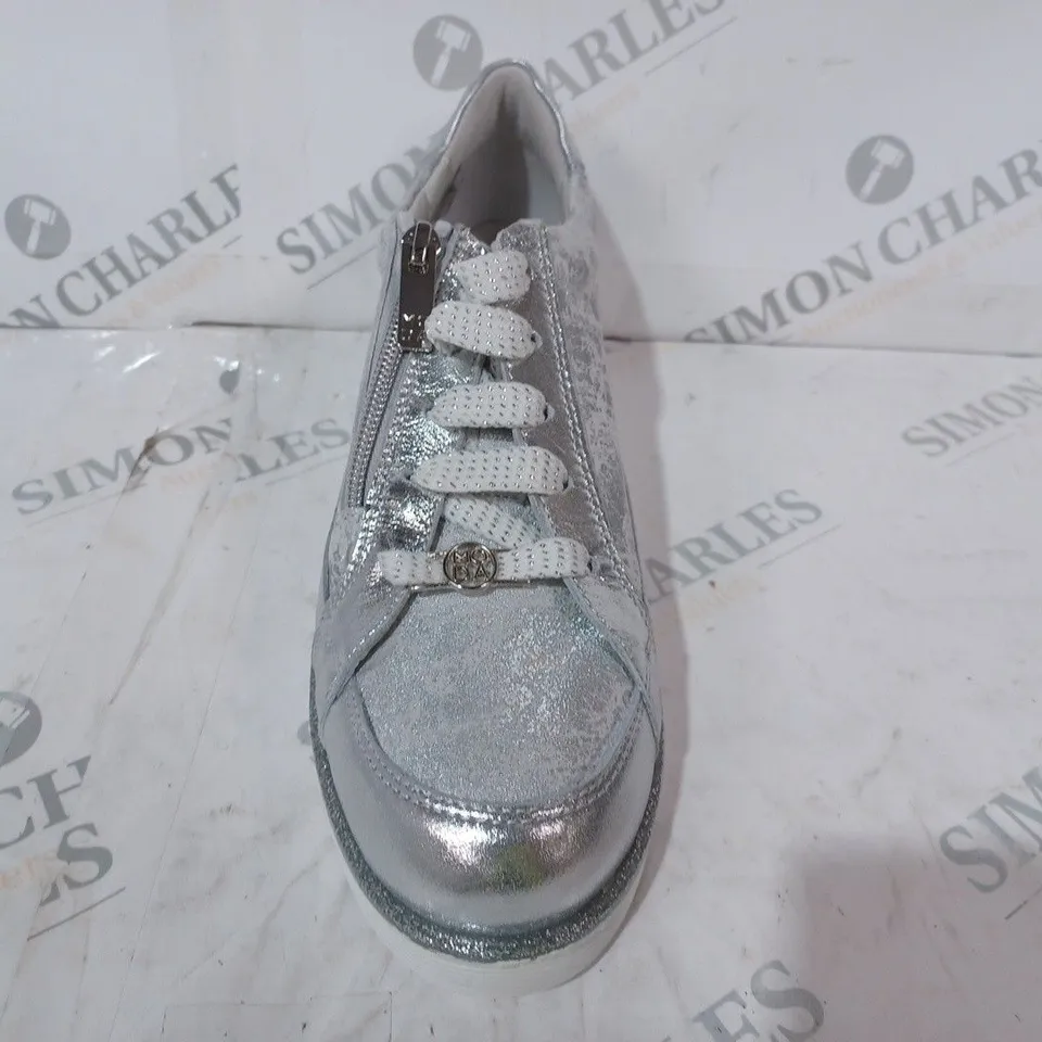 MODA IN PELLE GENE SILVER LEATHER SIZE 6 WEDGE TRAINERS - BOXED 