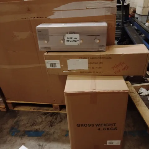 PALLET OF ASSORTED DESIGNER LIGHTING PRODUCTS TO INCLUDE;CEILING LIGHT FITTING,4 LIGHT SPOTLIGHT FITTING,SPOTLIGHT BAR