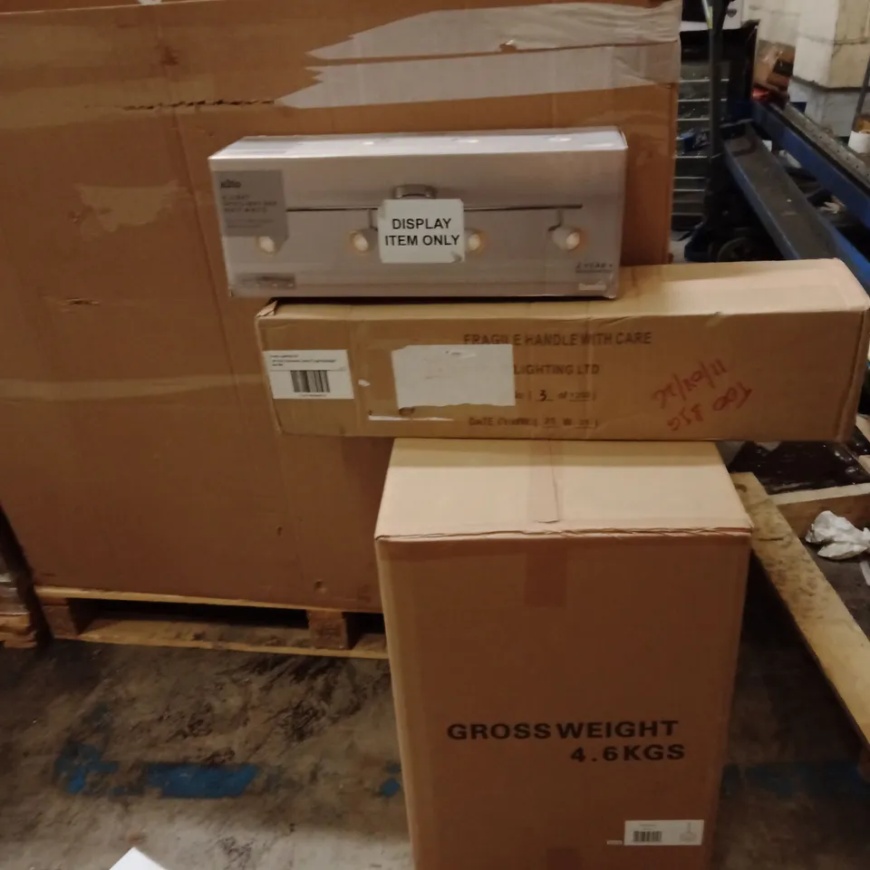 PALLET OF ASSORTED DESIGNER LIGHTING PRODUCTS TO INCLUDE;CEILING LIGHT FITTING,4 LIGHT SPOTLIGHT FITTING,SPOTLIGHT BAR