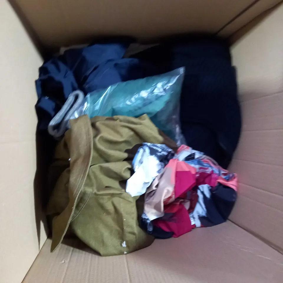 BOX OF ASSORTED ITEMS TO INCLUDE STAR TREE TOPPER - LED LIGHTS AND CLOTHING  