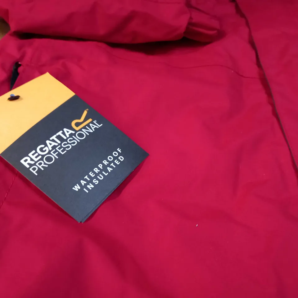 REGATTA PROFESSIONAL RED INSULATED WINTER JACKET - LARGE