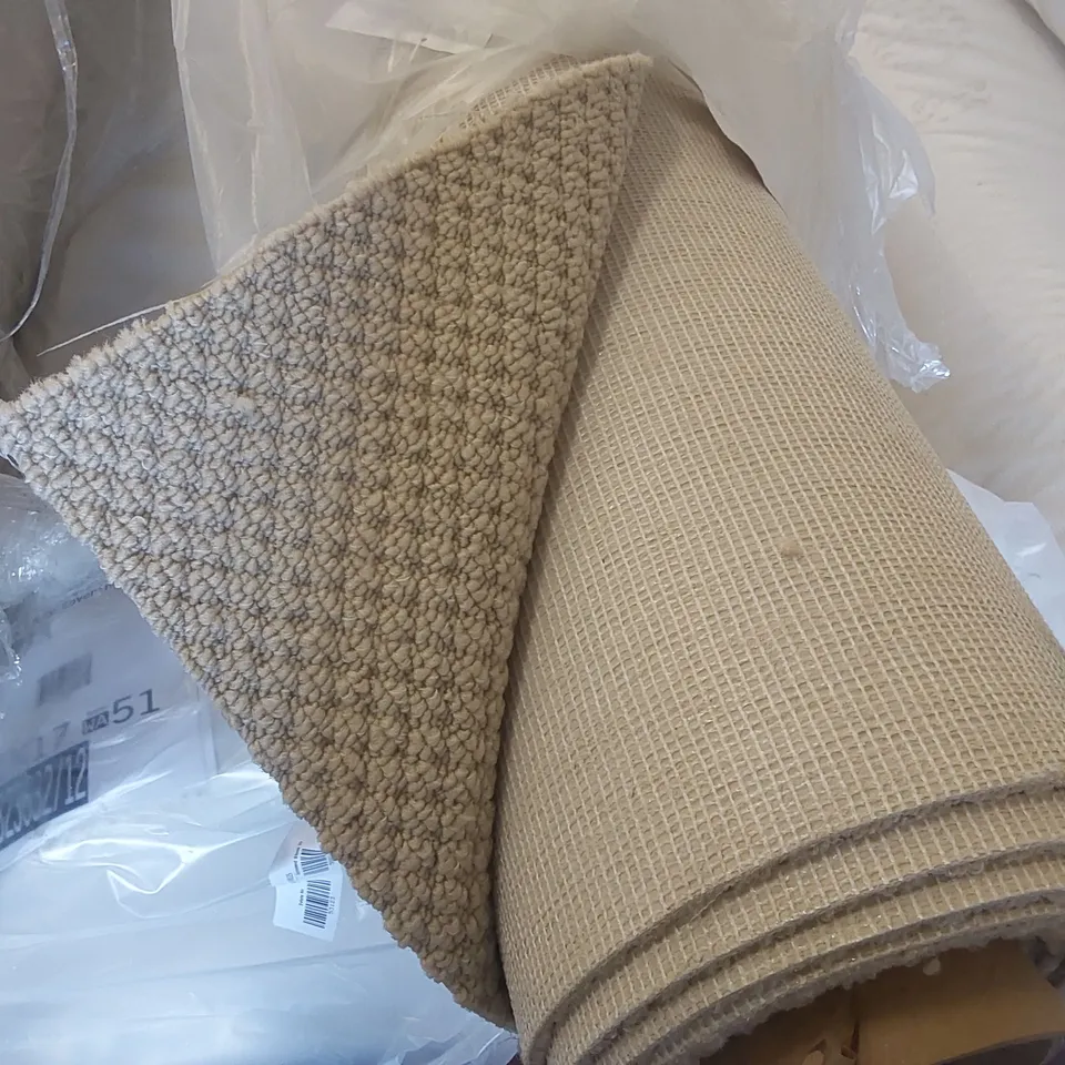 ROLL OF QUALITY DESIGNER STYLE BOUCLE CARAMEL CARPET - 4.65 x 4m