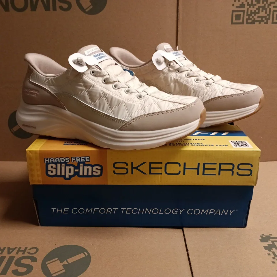 BOXED PAIR OF SKECHERS TRAINERS IN BEIGE SIZE UK 6