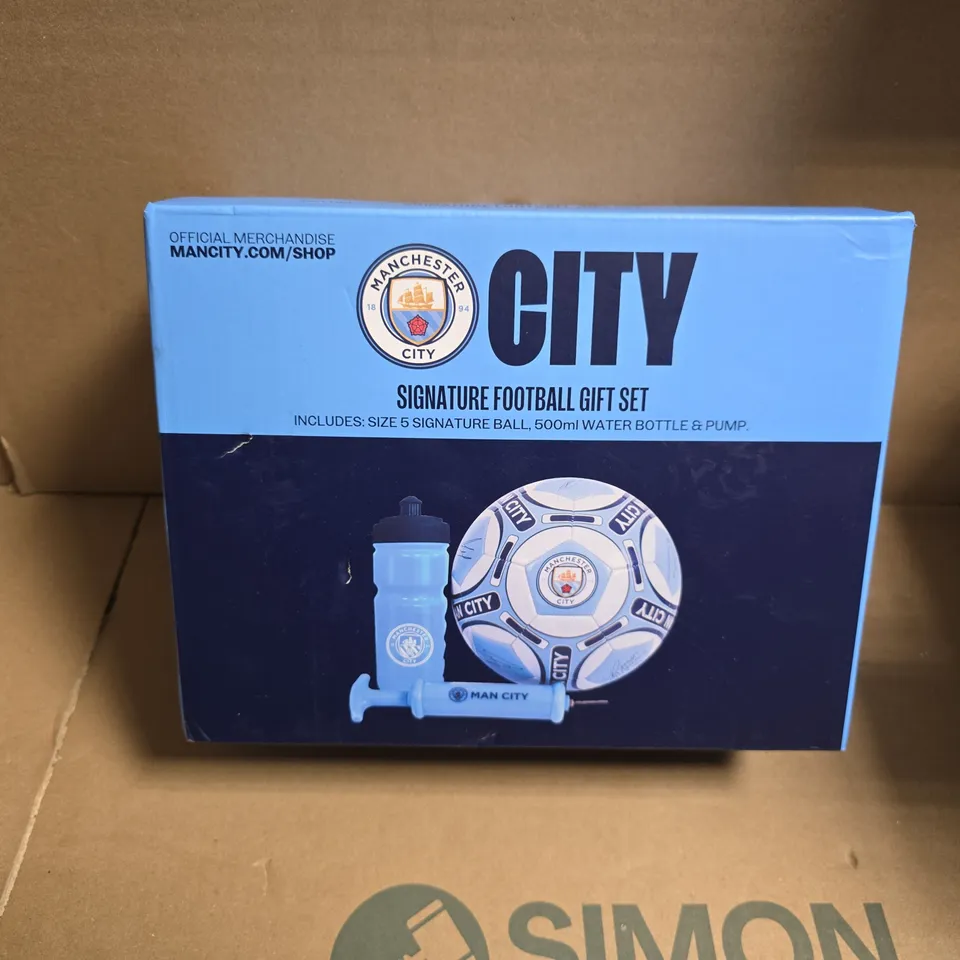 MANCHESTER CITY SIGNATURE FOOTBALL GIFT SET – SIZE 5 AUTOGRAPHED BALL WITH WATER BOTTLE & PUMP