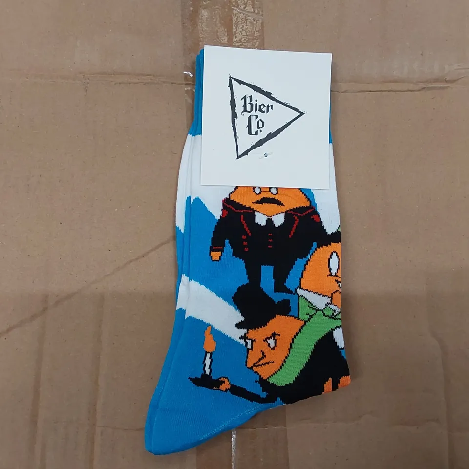 BOX OF APPROXIMATELY 360 PAIRS OF BRAND NEW BIER CO SOCKS (1 BOX)