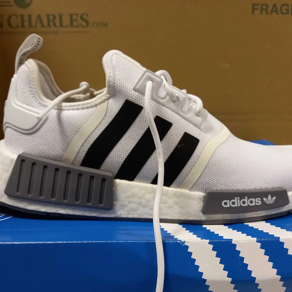 BOXED PAIR OF ADIDAS WHITE/LOGO TRAINERS - SIZE 11.5