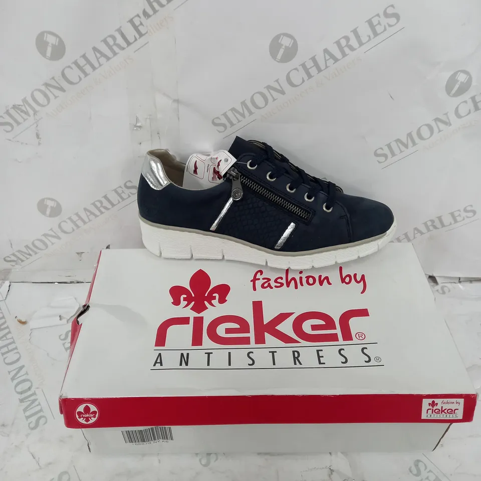 BOXED RIEKER SIZE 6 NAVY WEDGE TRAINER 