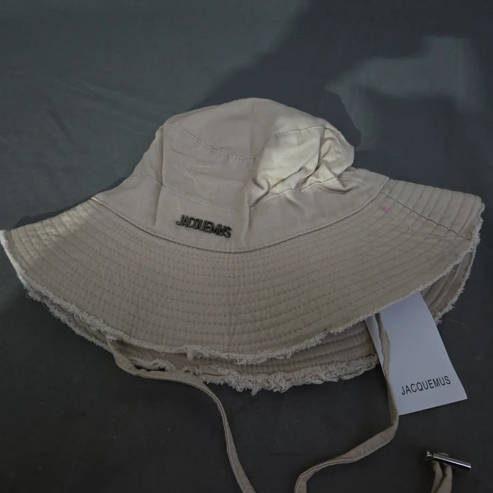 JACQUEMUS BEIGE BUCKET HAT 