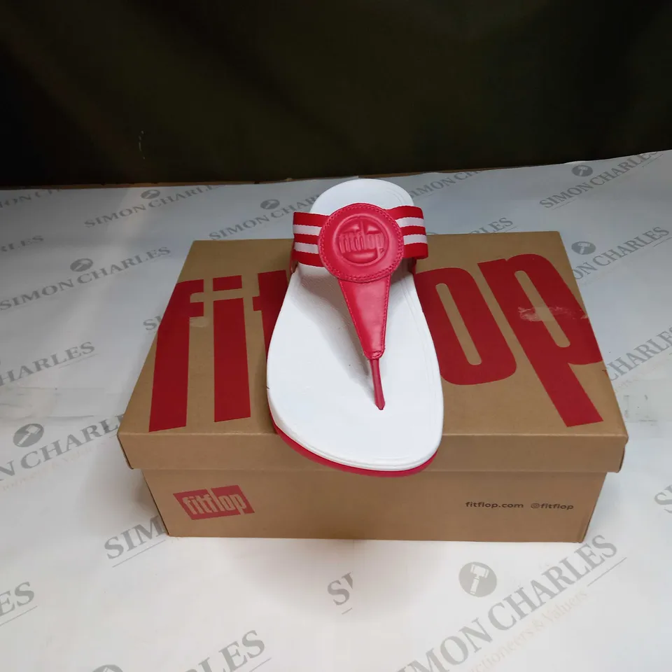 WALKSTAR TOE POST SANDALS SIZE 7 