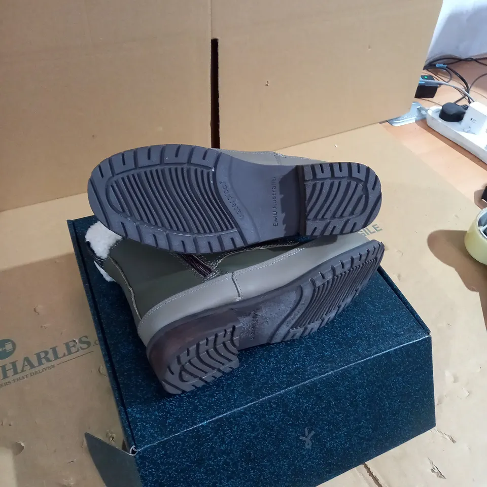 EMU OKAB WATERPROOF BOOT SIZE 5 
