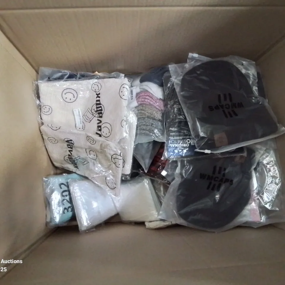 BOX CONTAINING LARGE AMOUNT OF MIXED FASHION ITEMS TO INCLUDE: LARGE AMOUNT OF SILVER PLATE AND COSTUME JEWELLERY,  T-SHIRTS, HATS, MAKE UP BAGS ETC.