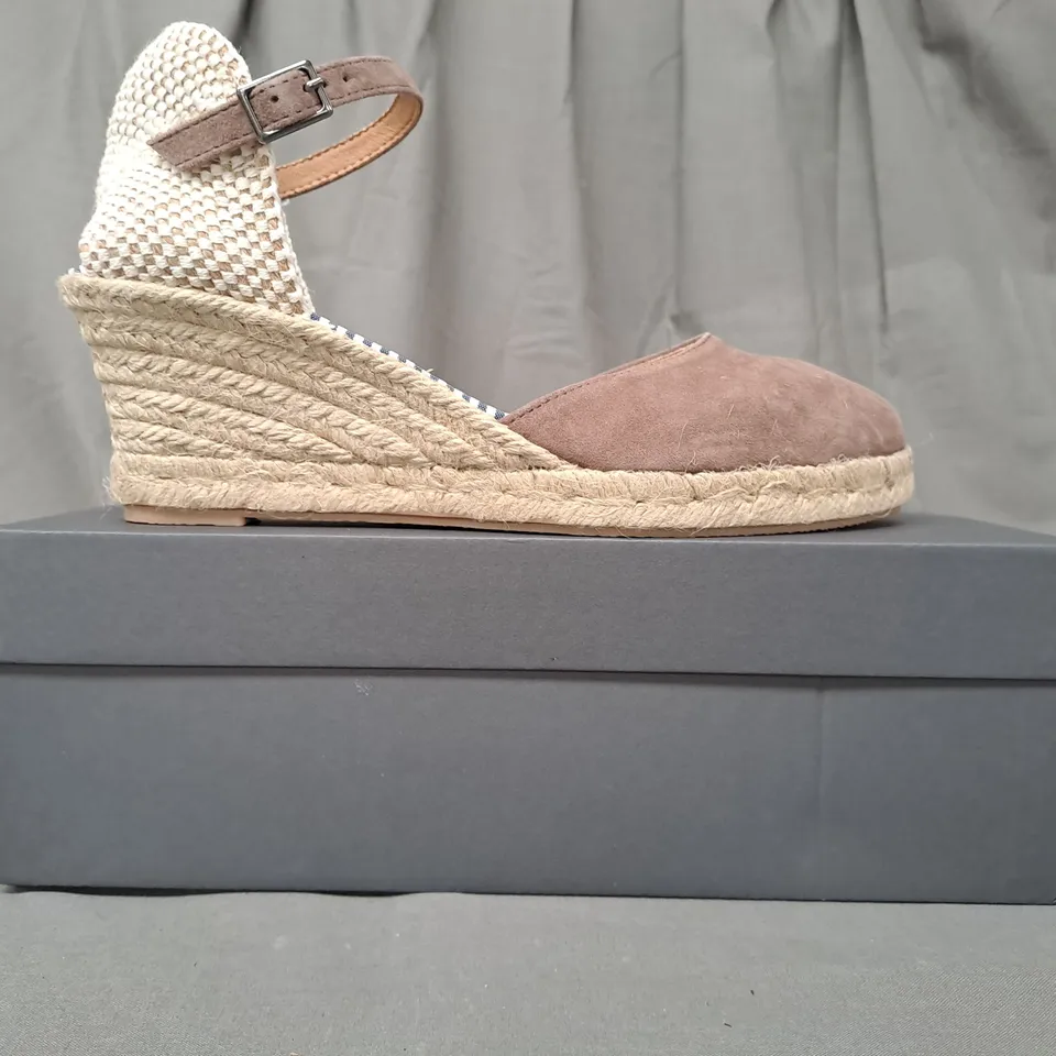 BOXED PAIR OF CREW CLOTHING COMPANY FAITH CLASSIC WEDGE HEEL SHOES IN NEUTRAL EU SIZE 38