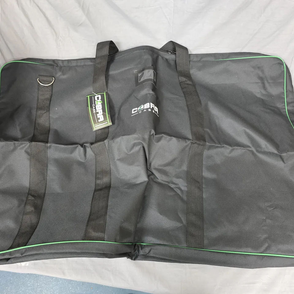 COBRA UNIVERSAL EQUIPMENT BAG 1050 X 700 X 200MM IN BLACK