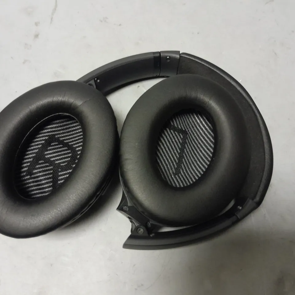 BOSE WIRELESS HEADPHONE IN CASE