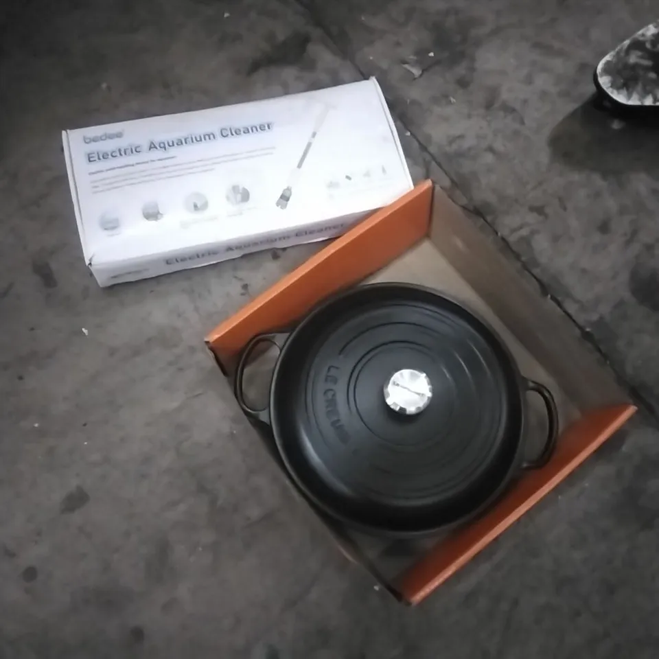 PALLET OF ASSORTED ITEMS TO INCLUDE; COOKING PAN, ELECTRIC AQUARIUM CLEANER