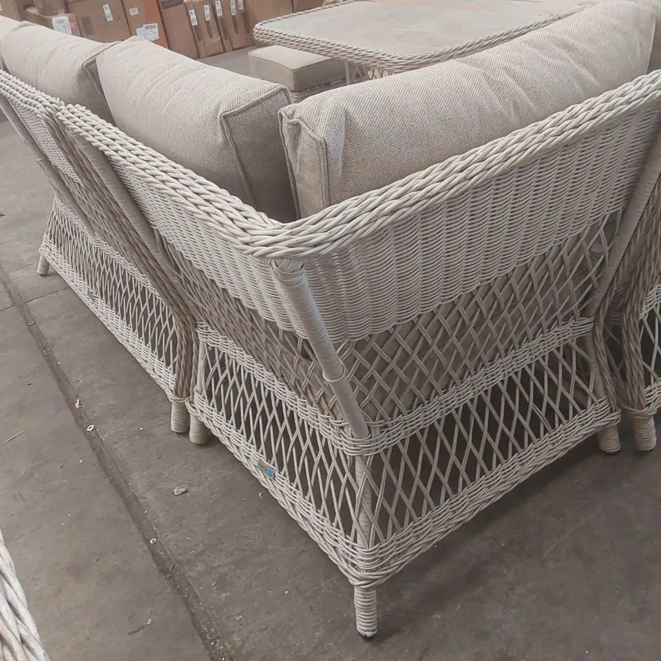 COTSWOLD WICKER MINI CORNER SET WITH HEIGHT ADJUST TABLE