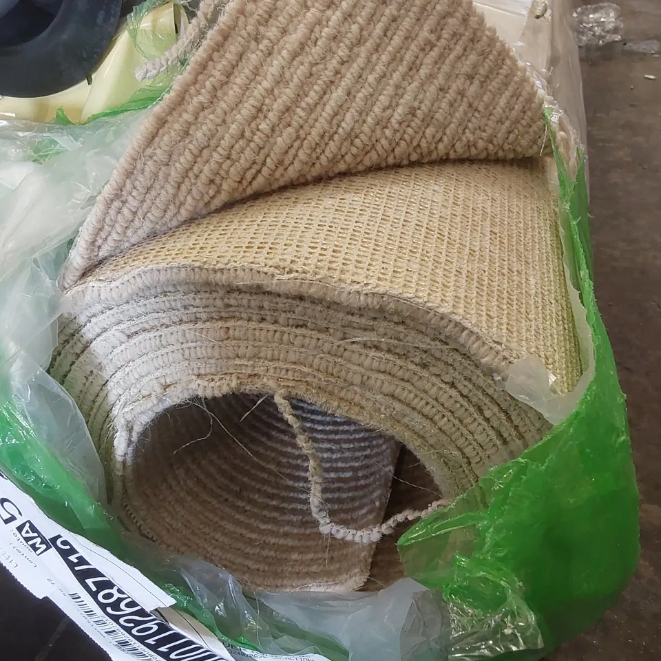 ROLL OF QUALITY PRESTIGE DESIGN RIB LITTLE LAMB CARPET // SIZE: APPROX 5 X 5.7m