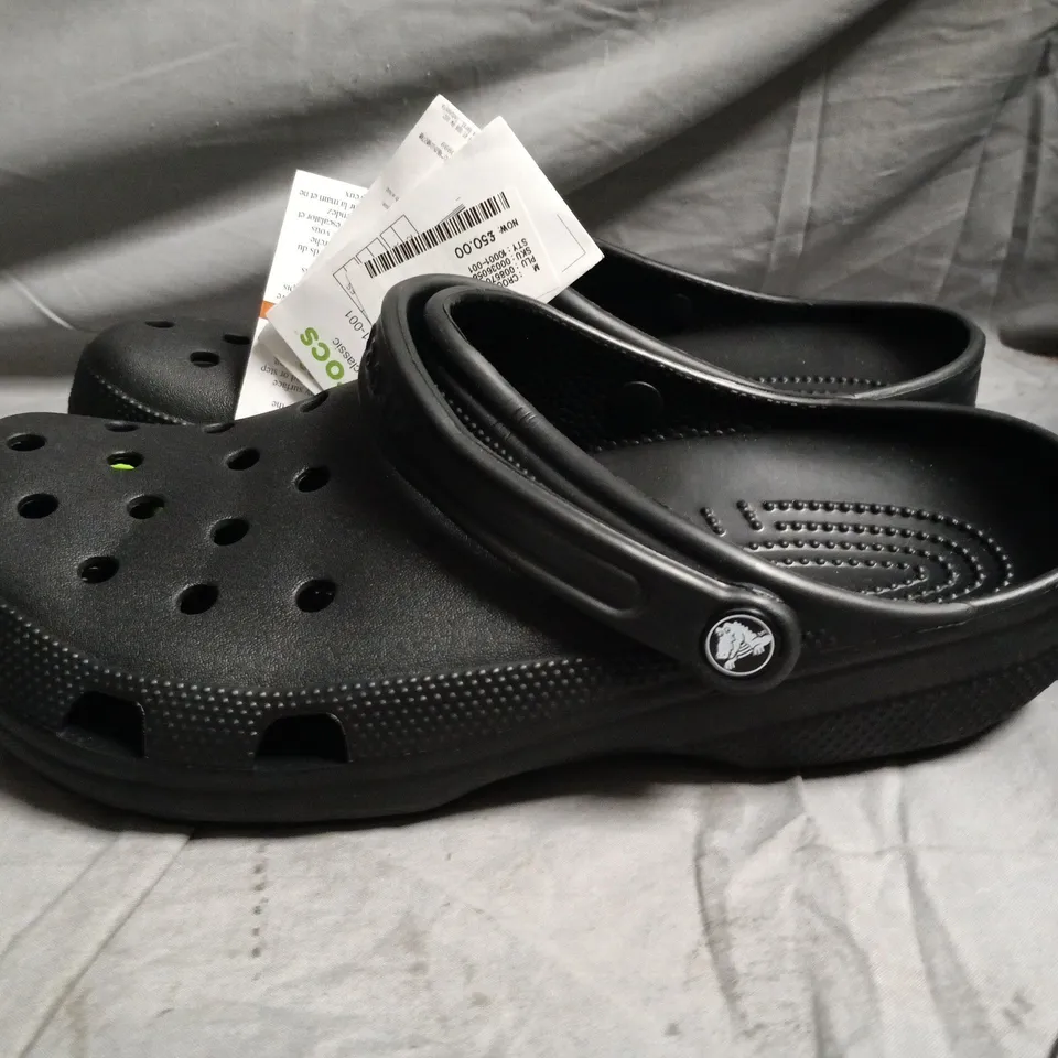 CROCS CLASSIC CLOG – BLACK, UK 10 (US 11) – UNISEX
