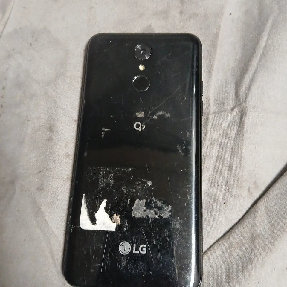 LG Q7 SMARTPHONE – BLACK 