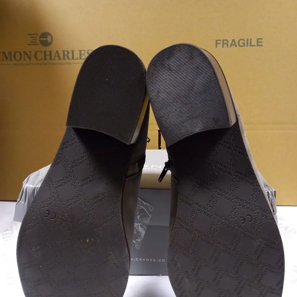 VIONIC HOPE JOSLYN CHARCOAL BOOT SIZE 6.5