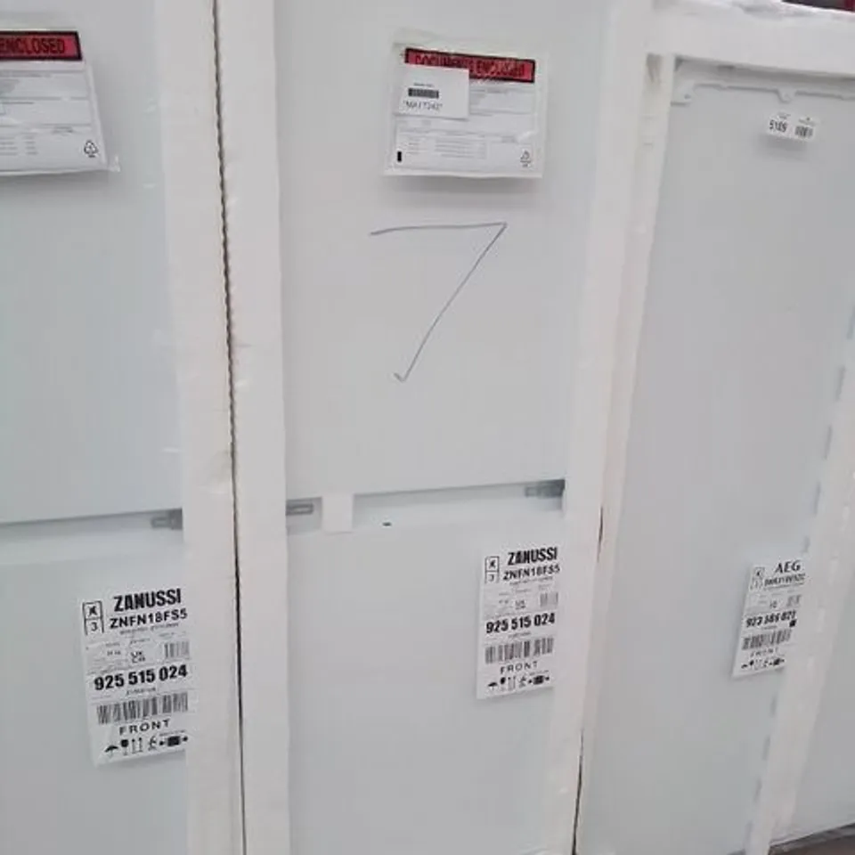 ZANUSSI INTEGRATED 50/50 FRIDGE FREEZER 267L Model ZNFN18FS5 RRP £542