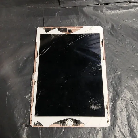 APPLE IPAD PRO – ROSE GOLD TABLET (CRACKED SCREEN)