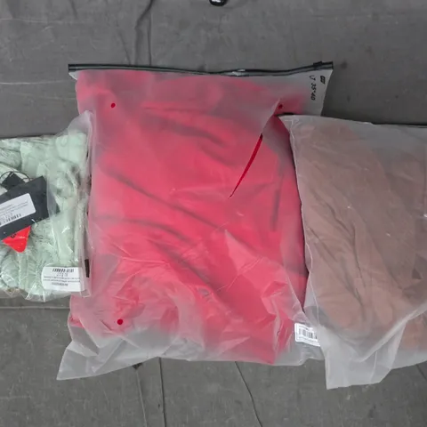 APPROXIMATELY 25 ASSORTED CLOTHING AND FASHION PRODUCTS IN VARIOUS STYLES AND SIZES - COLLECTION ONLY