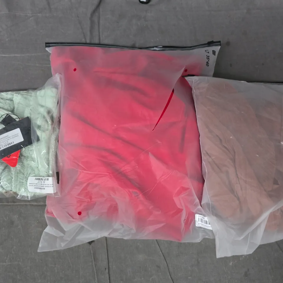 APPROXIMATELY 25 ASSORTED CLOTHING AND FASHION PRODUCTS IN VARIOUS STYLES AND SIZES - COLLECTION ONLY