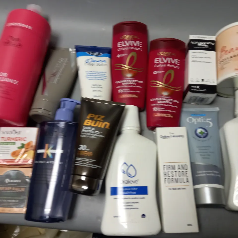 LOT OF APPROXIMATELY 25 ASSORTED HEALTH AND BEAUTY ITEMS TO INCLUDE KERASTASE, LOREAL, NAYURES FINEST AND ORALIEVE