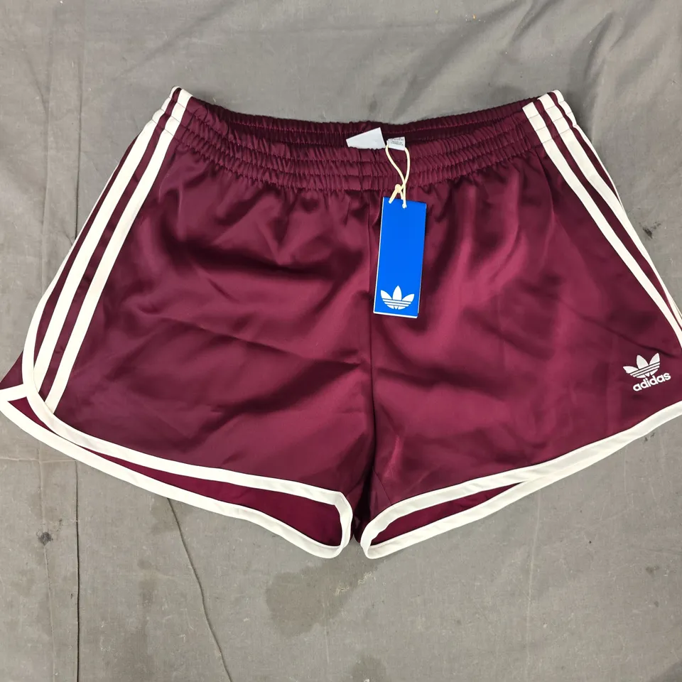 ADIDAS 3S SPRINTER SHORTS IN MAROON/CREAM SIZE MEDIUM