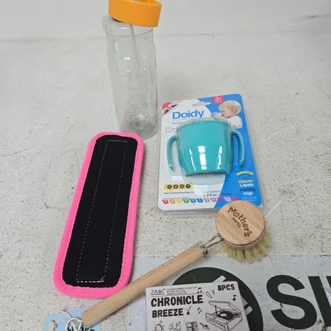 APPROXIMATELY 10 ASSORTED HOUSEHOLD PRODUCTS TO INCLUDE WATER BOTTLE, SCRUBBING BRUSH, BABY CUP ETC 