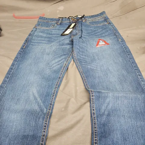 DUCK AND COVER HYDRAS JEAN MID WASH 30 LEG 32 W