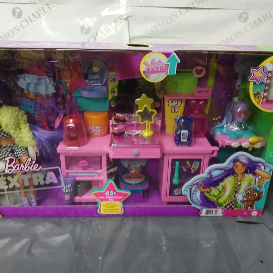 BARBIE EXTRA DOLL AND PLAYSET