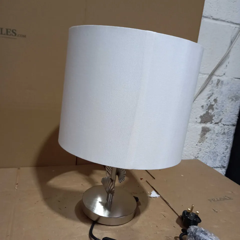 DESIGNER LEAF DETAL TABLE LAMP