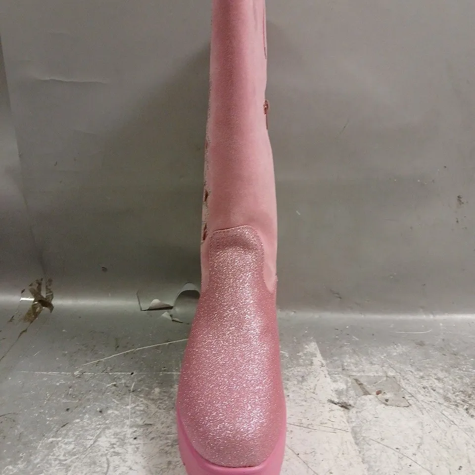 BOXED PAIR OF KOI PASTEL SUPERNOVA CHUNKY WESTERN BOOTS IN PINK SIZE UK 10