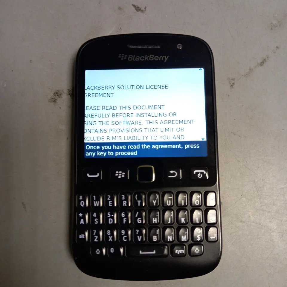 UNBOXED BLACKBERRY MOBILE PHONE