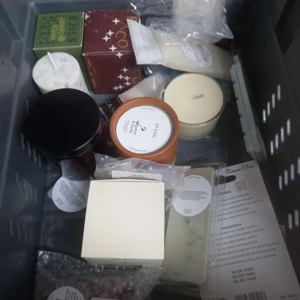 APPROXIMATELY 20 ASSORTED FRAGRANCE ITEMS TO INCLUDE THE YORKSHIRE MELT COMPANY WAX MELTS, ELL&I GEL WAX MELT AND YANKEE CANDLE ETC