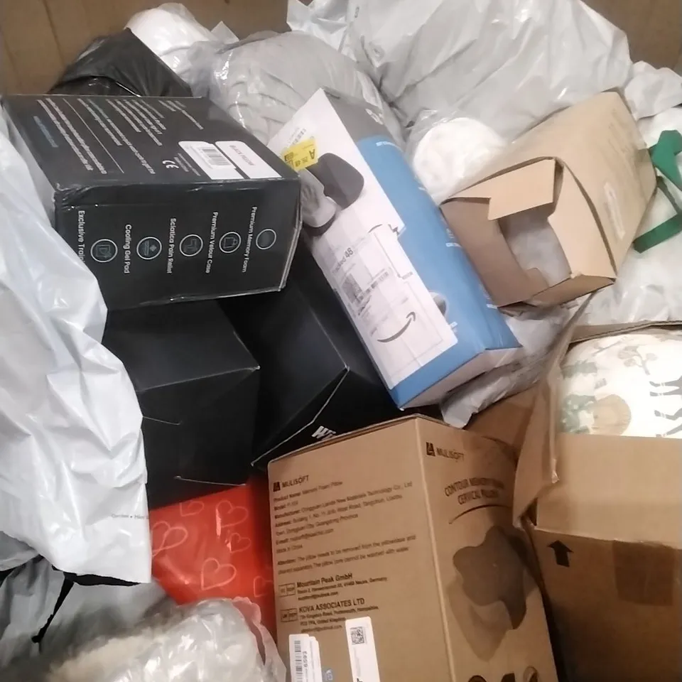 A PALLET CONTAINING A LARGE QUANTITY OF PILLOWS WHICH INCLUDE; MEMORY FOAM, CERVICAL PILLOW ETC