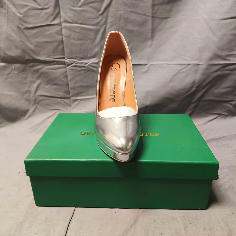 BOXED PAIR OF CASTAMERE POINTED TOE STILETTO HEEL SHOES IN SILVER SIZE EU 37