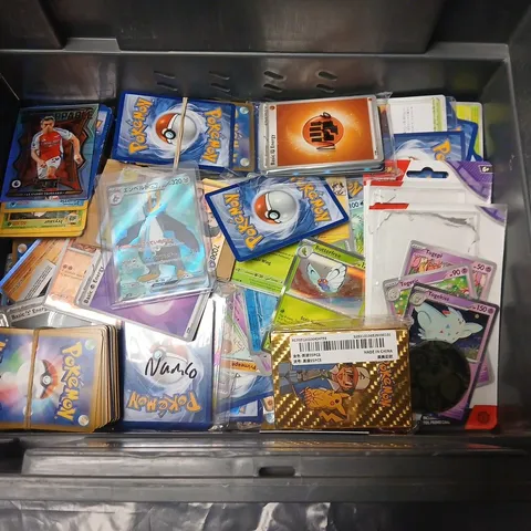 LOT OF ASSORTED LOOSE POKEMON CARDS FROM VARIOUS SETS