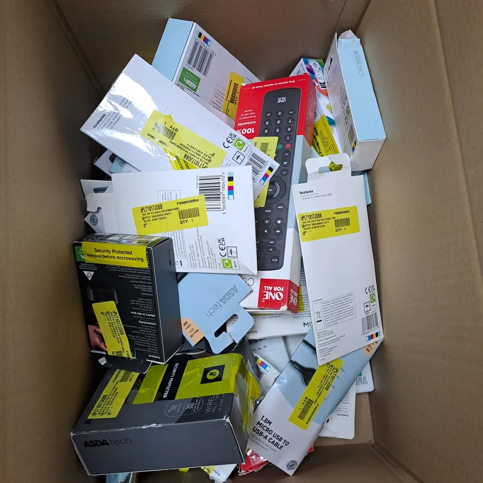 BOX OF APPROXIMATELY 25 HOUSEHOLD ELECTRICAL ITEMS TO INCLUDE HEADPHONES, RADIOS, CHARGERS ETC 