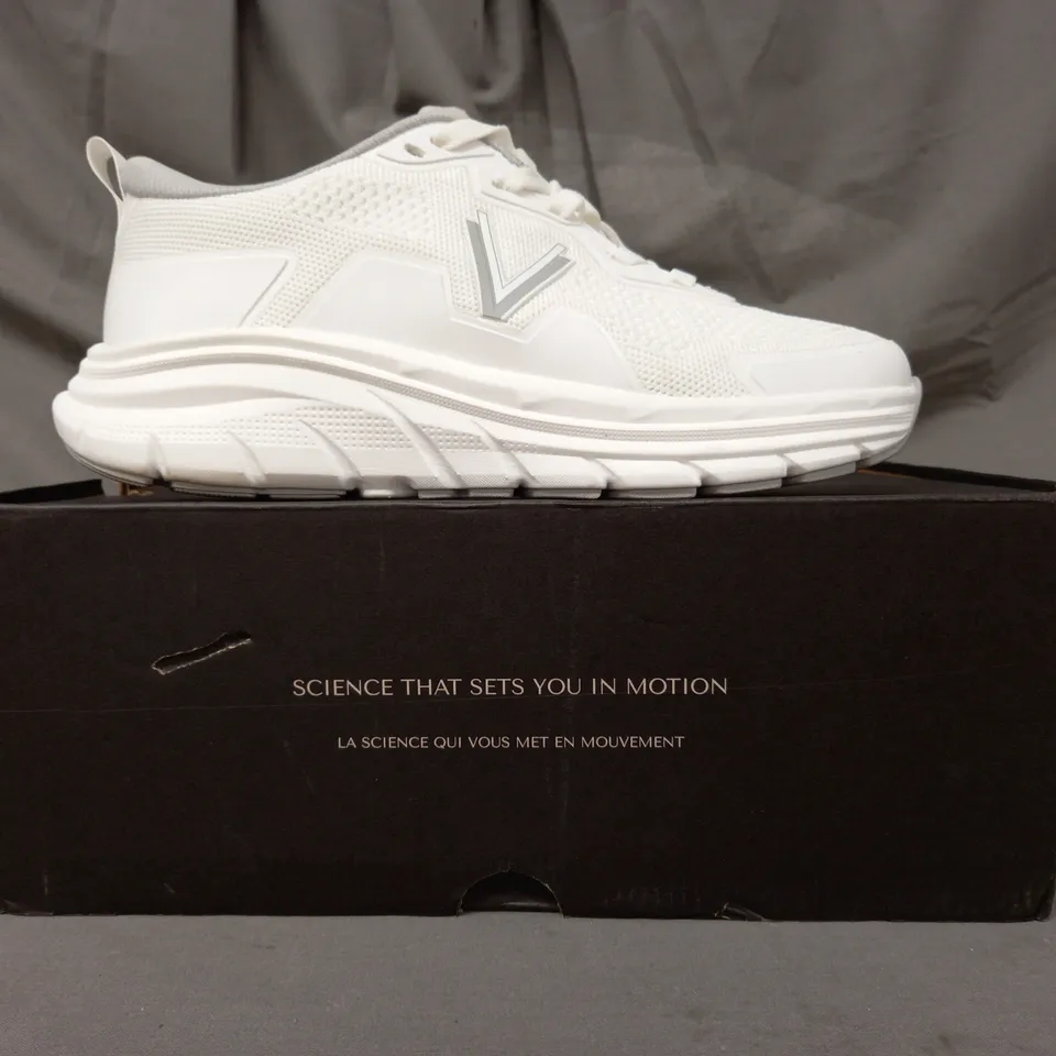 BOXED PAIR OF VIONIC WALK MAX TRAINERS IN WHITE SIZE 5.5