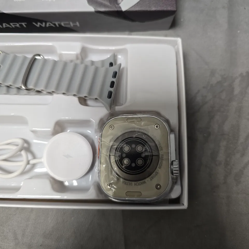 C90 ULTRA 2 SMARTWATCH – BOXED WITH USB CHARGER AND EXTRA STRAP