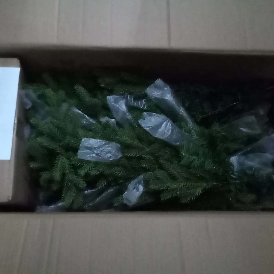 BOXED SHOWTIME 150CM BORNE SPRUCE ARTIFICIAL CHRISTMAS TREE 